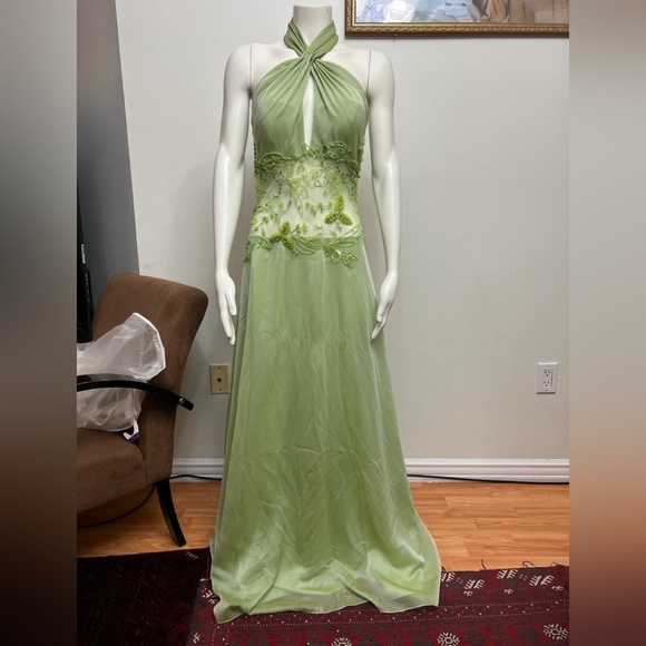 Dress - Picture 2 of 3